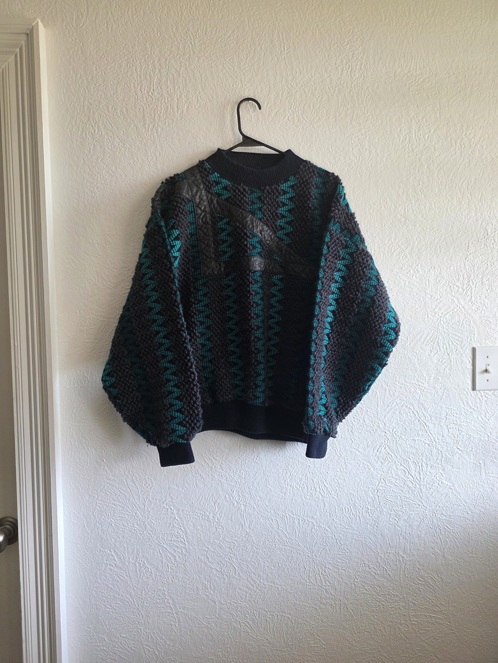 Men's 90s Black & Teal Chevron Crewneck Sweater With Leather Embellishments